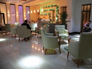 http://img.agoda.net/hotelimages/187/187530/187530_1112130854005022162_STD.jpg